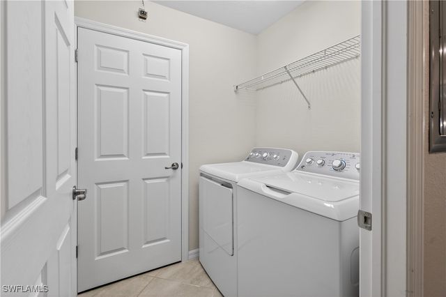 2361 Anguilla DR 102, Naples, FL 34120