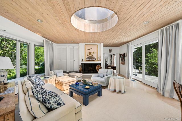 18 Jagger Lane, Westhampton, NY 11977