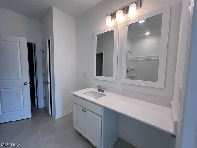 5076 Shepherds Glen, Willoughby, OH 44094