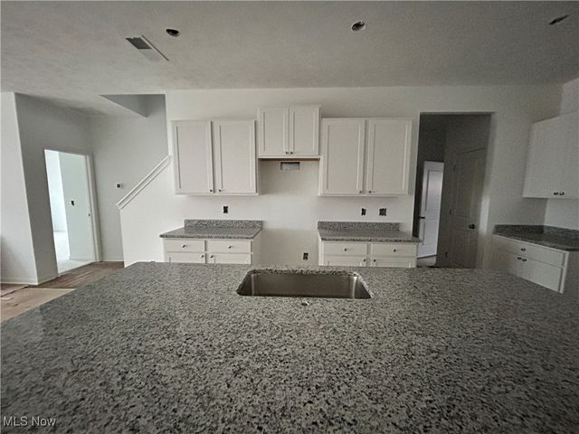 5076 Shepherds Glen, Willoughby, OH 44094