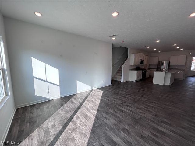 5076 Shepherds Glen, Willoughby, OH 44094