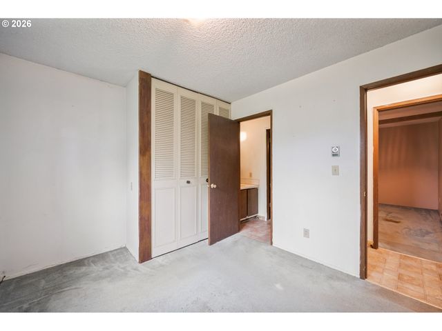 3257 PINE St, Longview, WA 98632