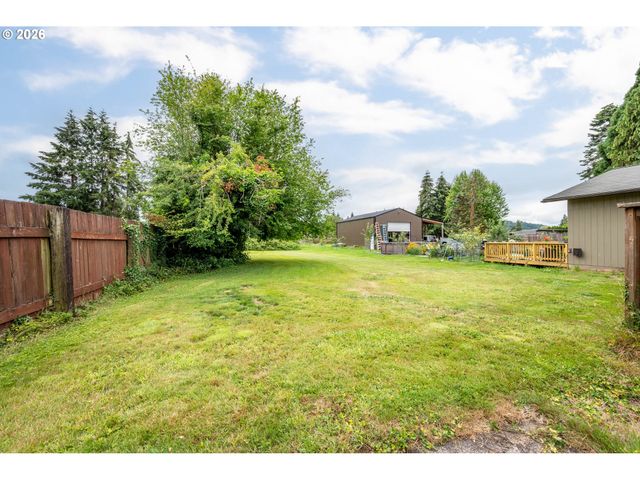 3257 PINE St, Longview, WA 98632