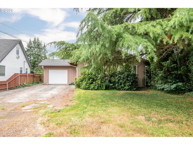 3257 PINE St, Longview, WA 98632