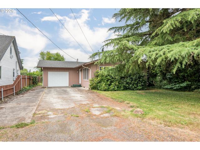 3257 PINE St, Longview, WA 98632