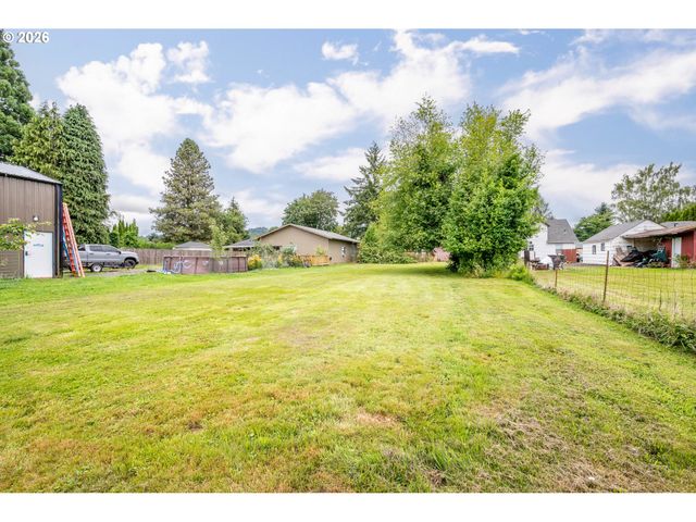 3257 PINE St, Longview, WA 98632