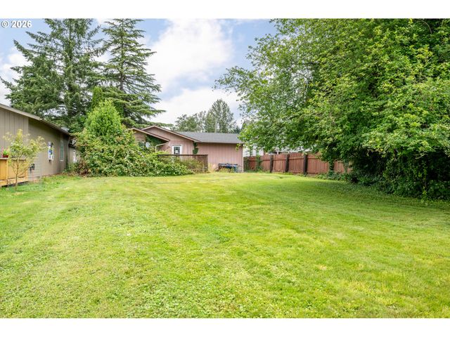 3257 PINE St, Longview, WA 98632