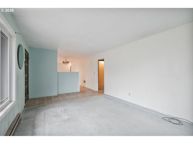 3257 PINE St, Longview, WA 98632