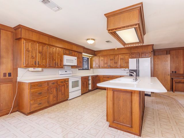 401 N Avenue E, Cross Plains, TX 76443