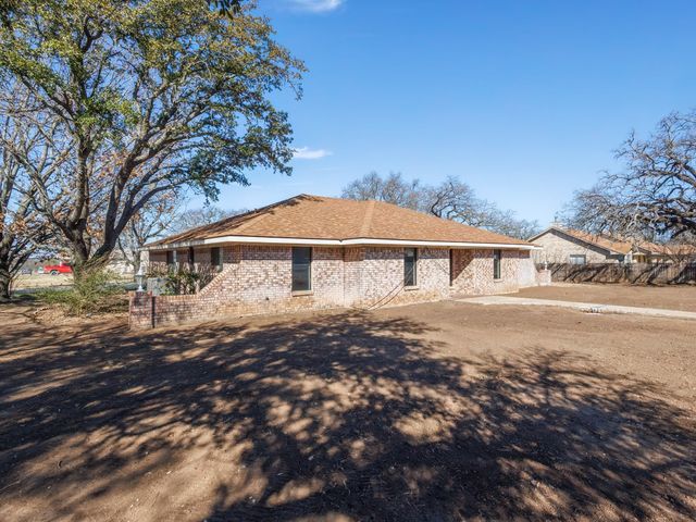 401 N Avenue E, Cross Plains, TX 76443