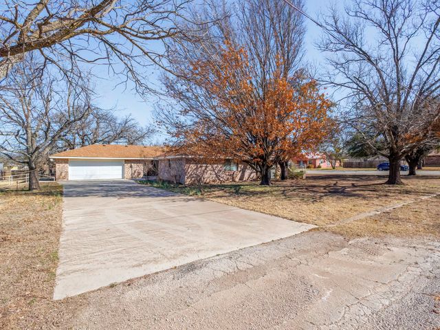 401 N Avenue E, Cross Plains, TX 76443