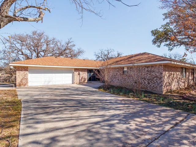 401 N Avenue E, Cross Plains, TX 76443