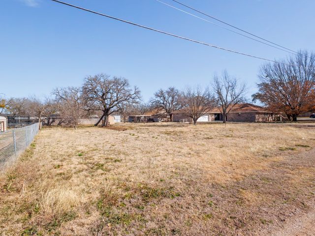 401 N Avenue E, Cross Plains, TX 76443