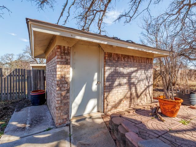 401 N Avenue E, Cross Plains, TX 76443