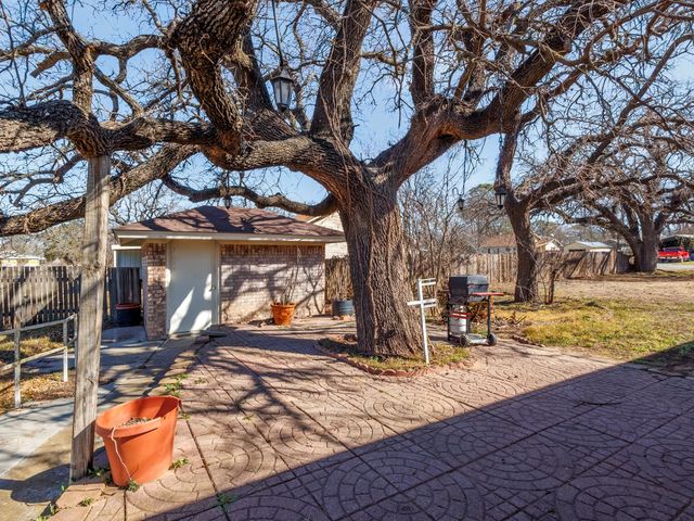 401 N Avenue E, Cross Plains, TX 76443