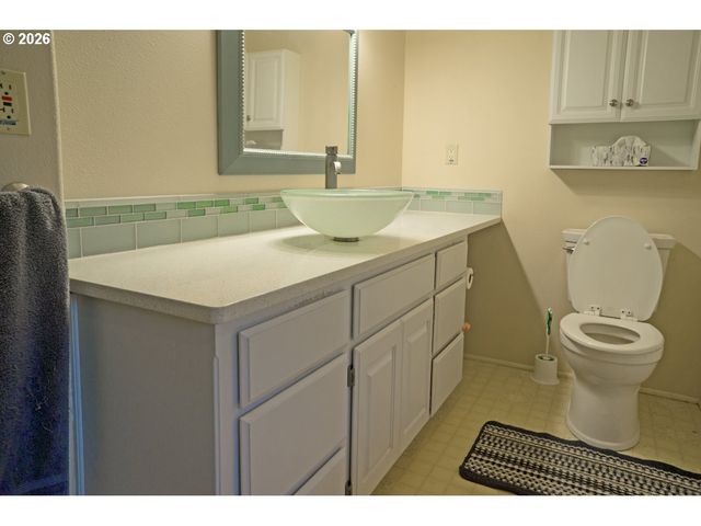 1040 WARDS CREEK Rd, Rogue River, OR 97537