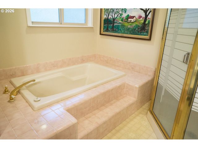 1040 WARDS CREEK Rd, Rogue River, OR 97537