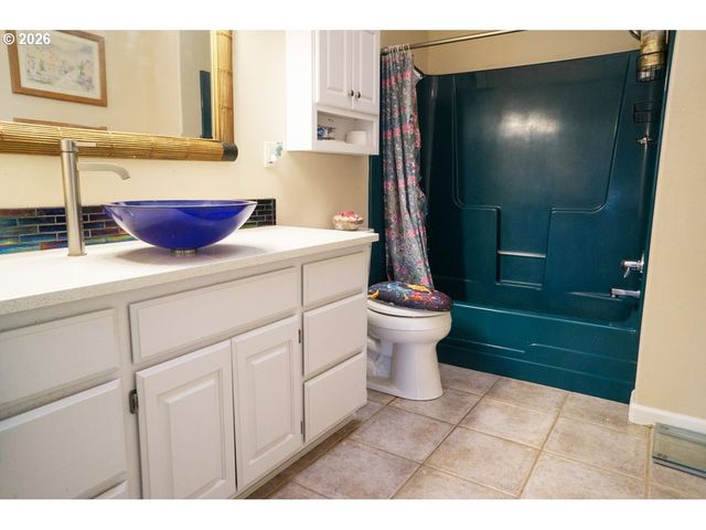 1040 WARDS CREEK Rd, Rogue River, OR 97537