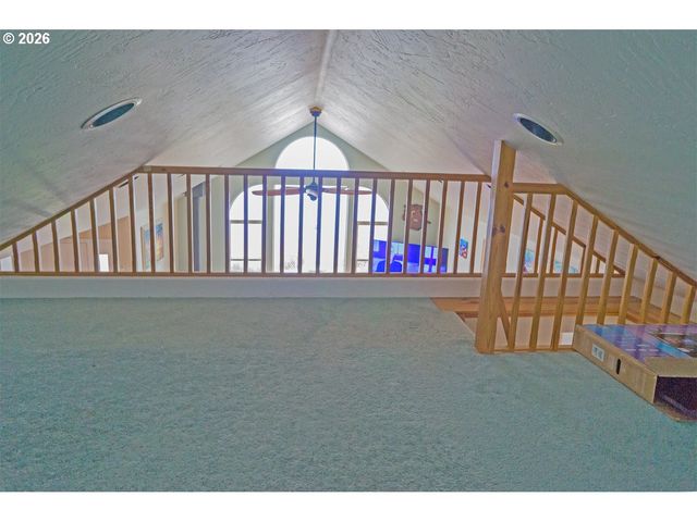 1040 WARDS CREEK Rd, Rogue River, OR 97537