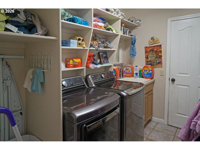 1040 WARDS CREEK Rd, Rogue River, OR 97537