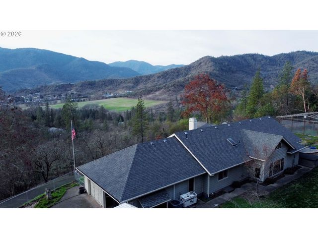 1040 WARDS CREEK Rd, Rogue River, OR 97537