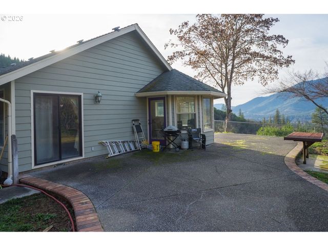 1040 WARDS CREEK Rd, Rogue River, OR 97537