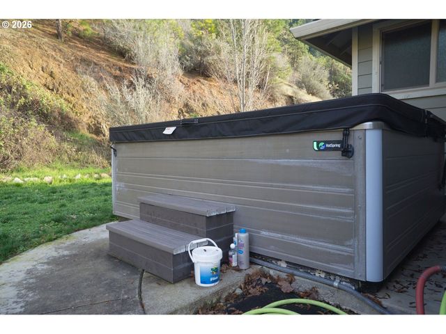1040 WARDS CREEK Rd, Rogue River, OR 97537
