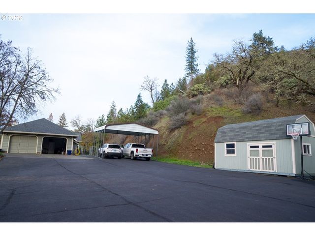1040 WARDS CREEK Rd, Rogue River, OR 97537
