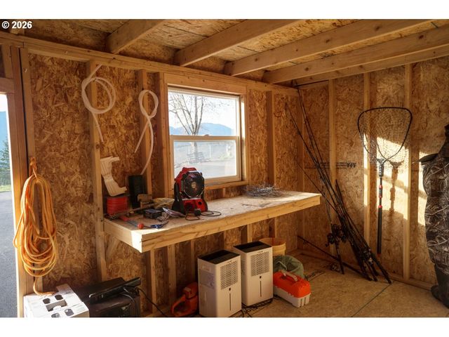 1040 WARDS CREEK Rd, Rogue River, OR 97537