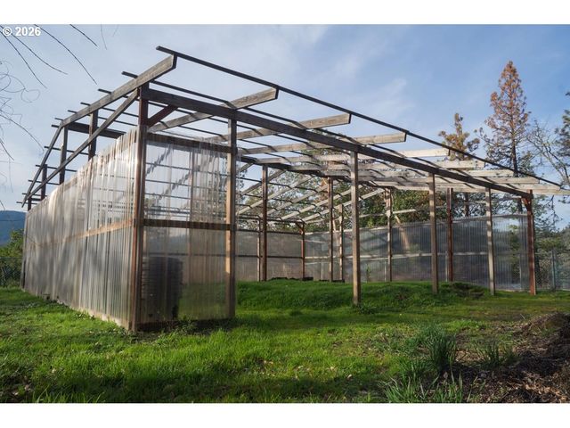 1040 WARDS CREEK Rd, Rogue River, OR 97537
