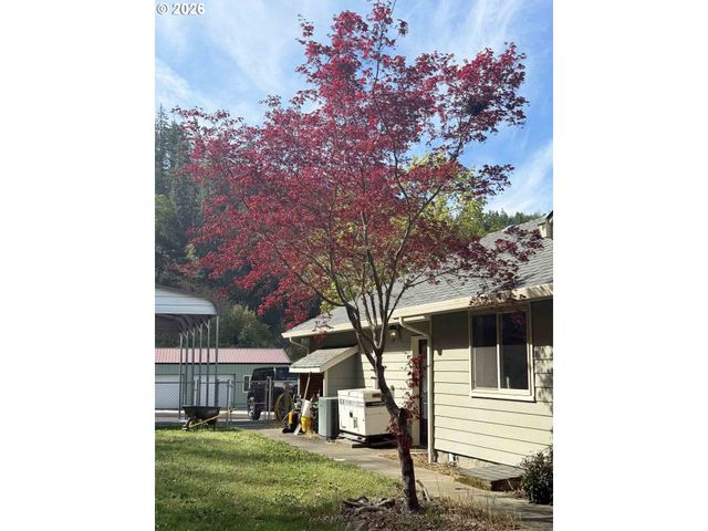 1040 WARDS CREEK Rd, Rogue River, OR 97537