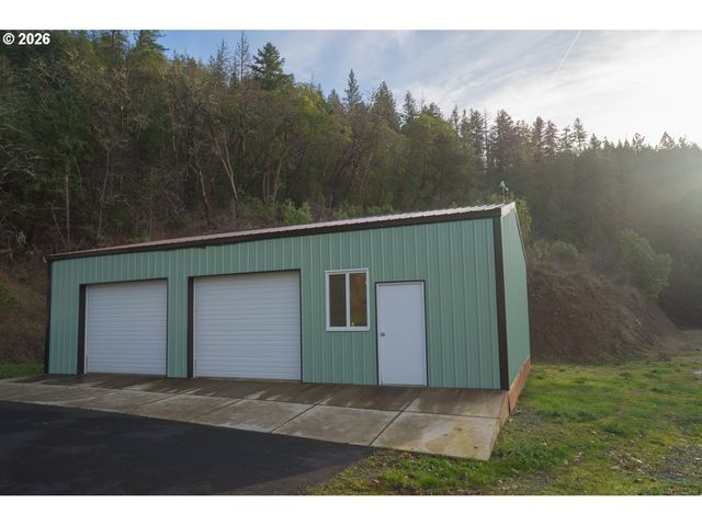 1040 WARDS CREEK Rd, Rogue River, OR 97537
