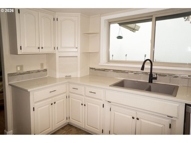 1040 WARDS CREEK Rd, Rogue River, OR 97537