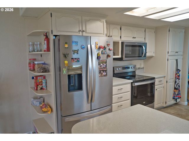 1040 WARDS CREEK Rd, Rogue River, OR 97537