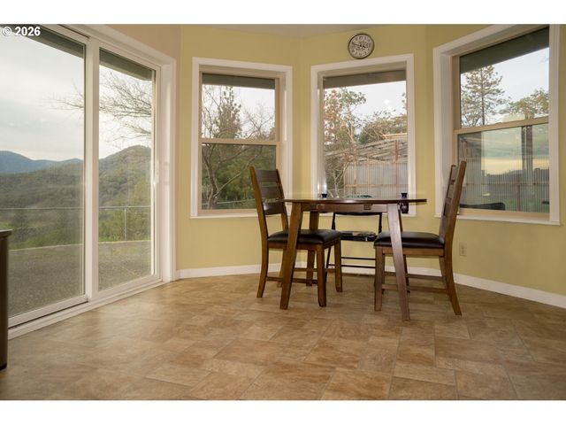 1040 WARDS CREEK Rd, Rogue River, OR 97537