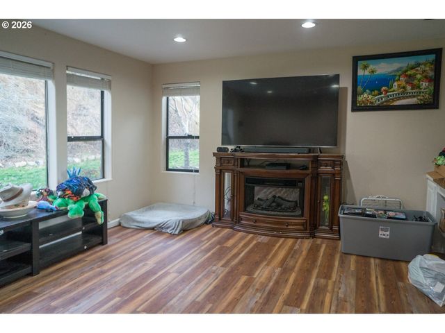 1040 WARDS CREEK Rd, Rogue River, OR 97537