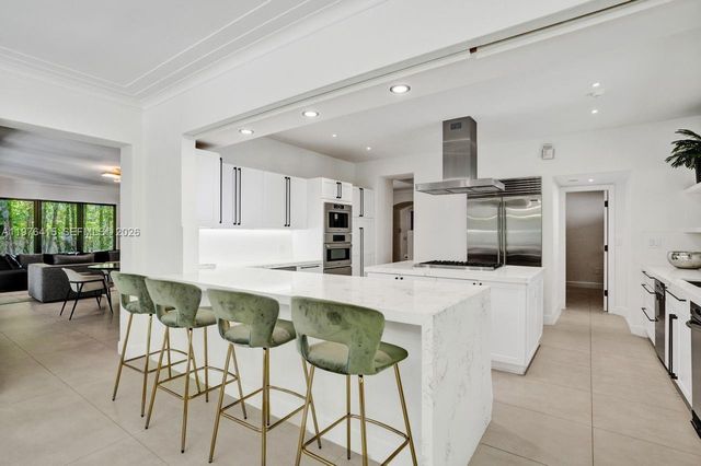 5735 N Bay Rd, Miami Beach, FL 33140