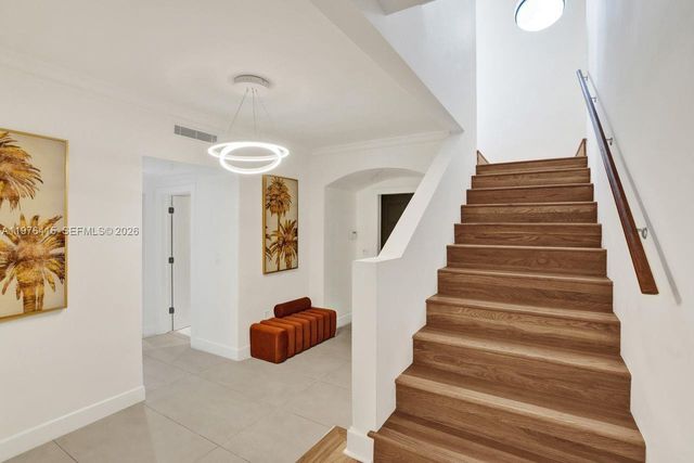 5735 N Bay Rd, Miami Beach, FL 33140