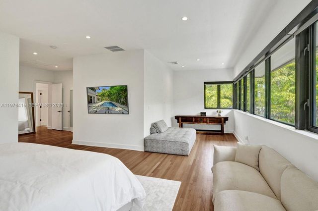 5735 N Bay Rd, Miami Beach, FL 33140