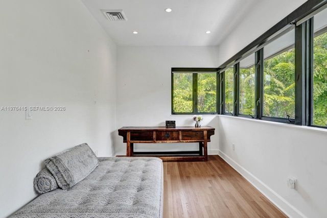 5735 N Bay Rd, Miami Beach, FL 33140