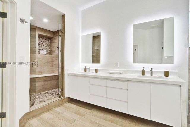 5735 N Bay Rd, Miami Beach, FL 33140