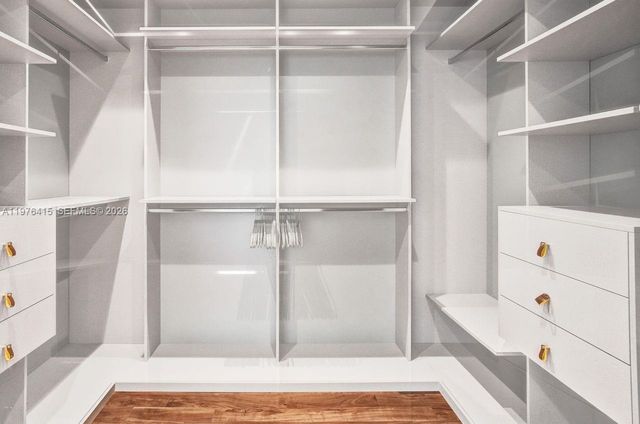 5735 N Bay Rd, Miami Beach, FL 33140