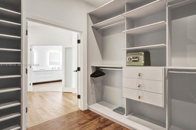 5735 N Bay Rd, Miami Beach, FL 33140