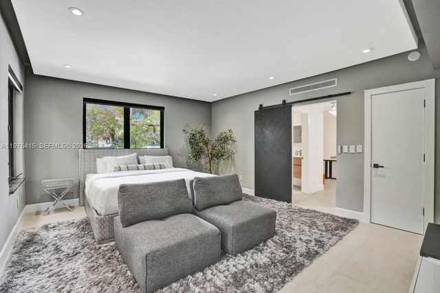 5735 N Bay Rd, Miami Beach, FL 33140