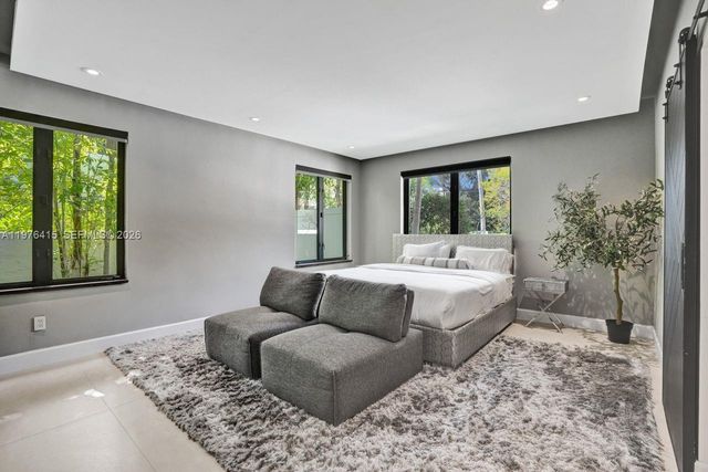 5735 N Bay Rd, Miami Beach, FL 33140