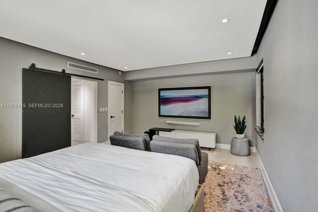 5735 N Bay Rd, Miami Beach, FL 33140