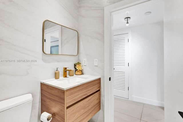 5735 N Bay Rd, Miami Beach, FL 33140