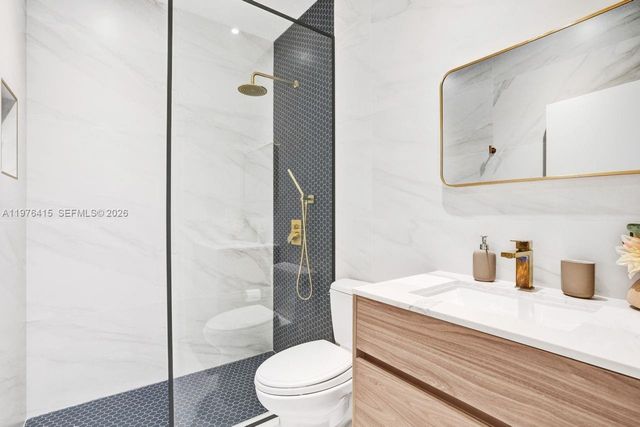 5735 N Bay Rd, Miami Beach, FL 33140