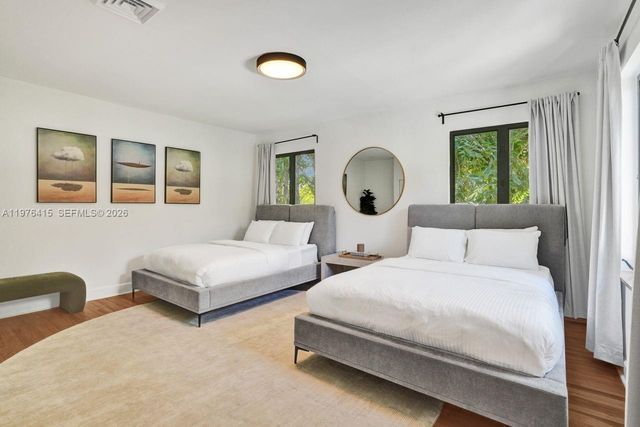 5735 N Bay Rd, Miami Beach, FL 33140