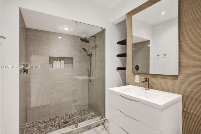 5735 N Bay Rd, Miami Beach, FL 33140